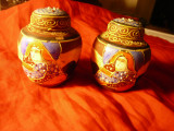 2 Vase mici portelan Japonia pictate manual (un capac reparat) h=7cm d sus=2,2cm