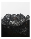 Tablou Canvas, "Zăpadă pe st&acirc;ncile muntelui &icirc;nalt", Munți, Zăpadă, St&acirc;nci, Cer, Iarnă, 26 x 39 cm, CMCLASS