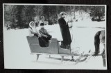 Fotografie, plimbare la munte cu sania, perioada interbelica