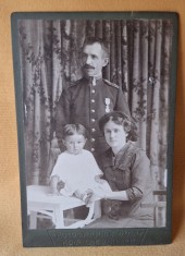 Ofiter decorat, poza pe carton, fotografie veche de colectie, anii 1920