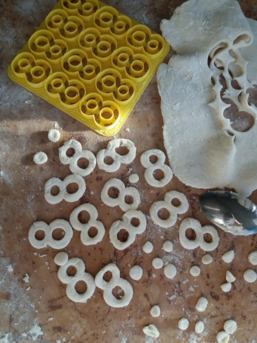 forma 12 mucenici de taitei: numere, litere, animale, Squid Game Dalgona