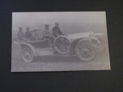 Automobil de Cursă cu Echipaj &amp;icirc;n Căști de Protecție - Carte Poștală Franța ,Necirculată foto