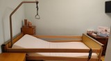 Pat electric medical Virgo &ndash; 3 secțiuni, pentru pacienți, structură metalică, max. 180kg, telecomandă inclusă si accesorii pentru utilizare