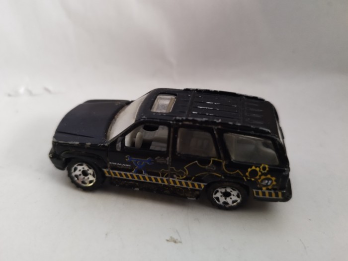 bnk jc Matchbox Cadillac Escalade 1/68