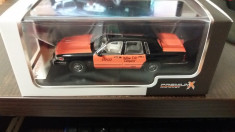 macheta lincoln town car taxi usa 1996 - premium x, sc.1/43, editie limitata. foto