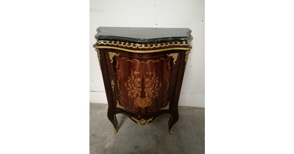 Comodina in stilul francez Louis decorata cu elemente din bronz și ...