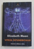 VITEZA INTUNERICULUI de ELIZABETH MOON , 2008 * LIPSA MIC FRAGMENT COPERTA SPATE