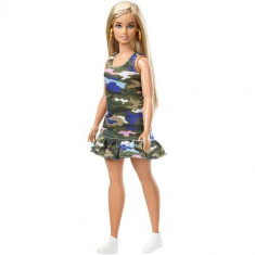 Papusa Barbie Fashionista Plinuta in Rochita cu Imprimeu Camuflaj foto