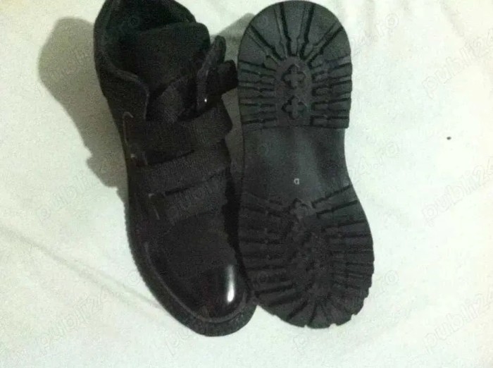 Ghete Unisex NOI - Banii merg la un baiat bolnav.