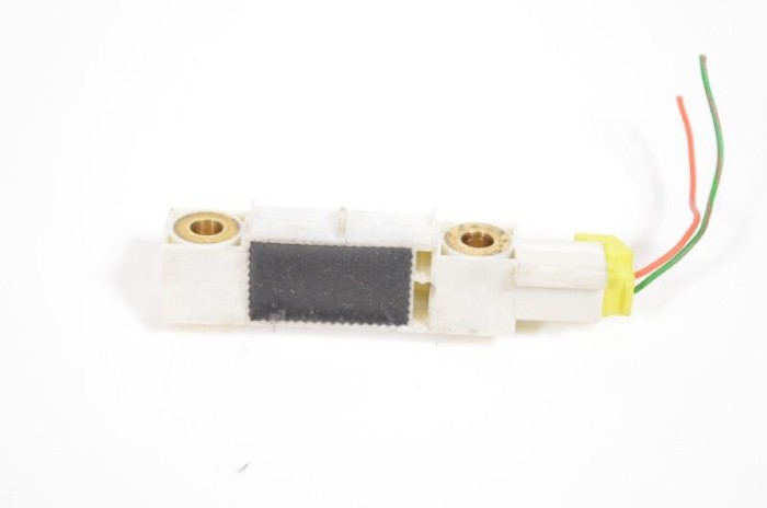Senzor de impact st&acirc;nga spate VOLVO XC90 I 2010 OEM: 8651755 2776262