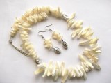 Set pandantiv si cercei cu sidef alb 47660