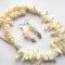 Set pandantiv si cercei cu sidef alb 47660