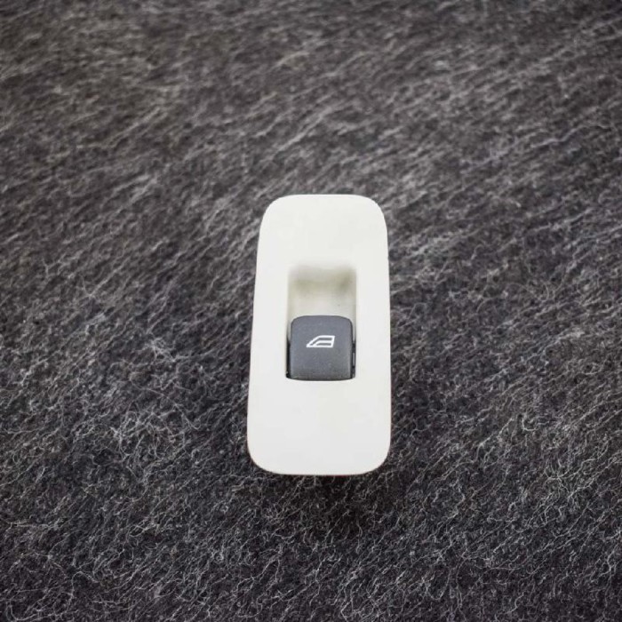 Buton geam ușă dreapta spate VOLVO V40 Hatchback 2015 OEM: 31394840 3251141