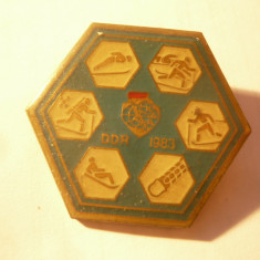 Insigna Sport DDR - ARMY SPORTS ASSOCIATION СКДА SKDA 1983 ,h=3,5cm