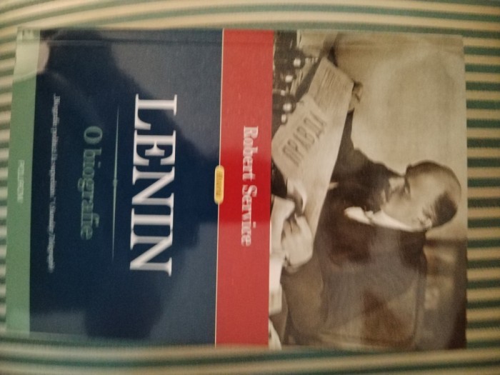 Robert Service Lenin. O biografie
