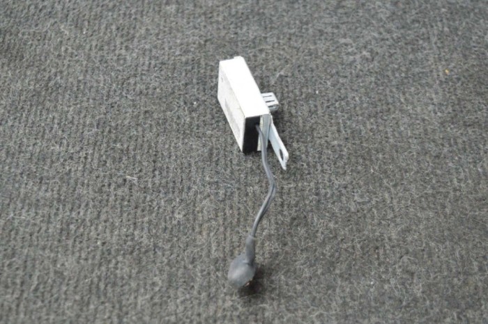 Amplificator de antena TESLA MODEL S 2014 OEM: 1004808000 11540059