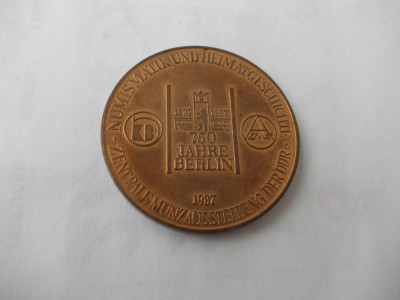 Medalie veche Berlin 1987 foto