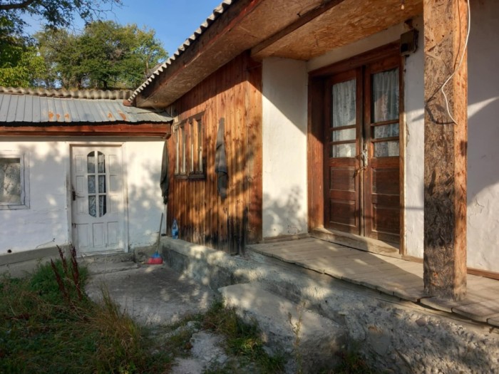 Casă bătr&acirc;nească de v&acirc;nzare