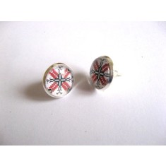 Cercei sticla cu motiv traditional, culori alb, negru si rosu 28342