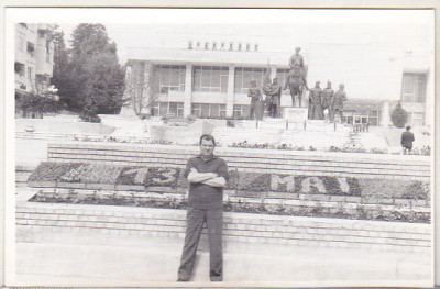 bnk foto Sfantu Gheorghe - Casa de cultura a sindicatelor si statuia M Viteazul foto