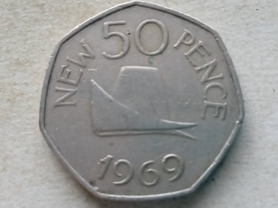 GUERNSEY-50 NEW PENCE 1969 foto