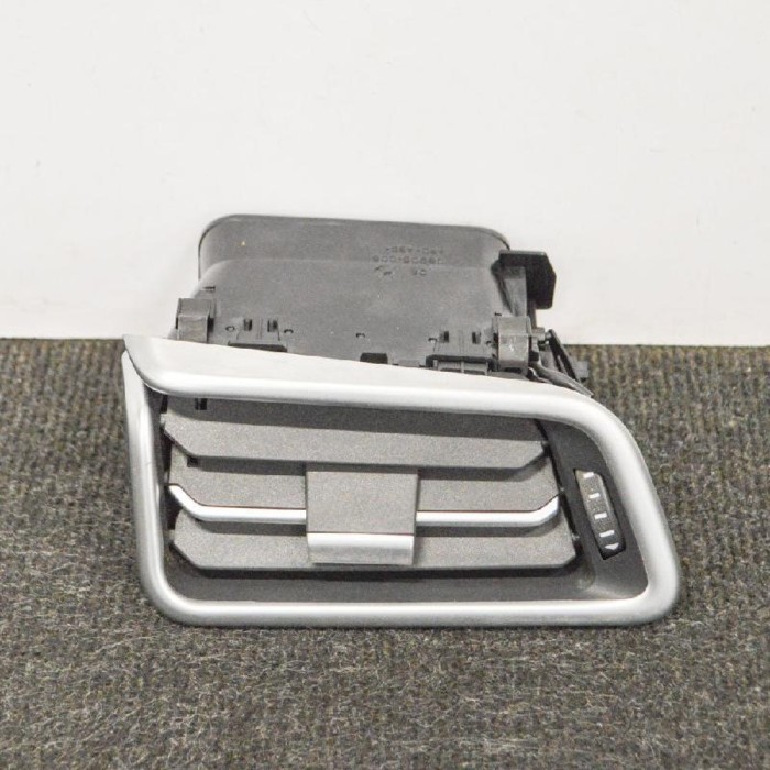 Gura de ventilație planșa de bord MASERATI GHIBLI M157 2014 OEM: 670019062 | 10556781