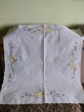 Față de masă broderie model de primăvară