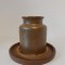 Vas ceramic (gresie) cu suport ceramic / borcan ceramica (bun pentru miere, etc), 12cm inaltime