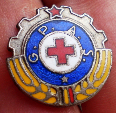 I.428 INSIGNA ROMANIA CRUCEA ROSIE GPAS Gata pentru apararea sanitara 18,5mm foto