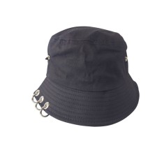 Palarie bucket neagra cu accesorii metalice