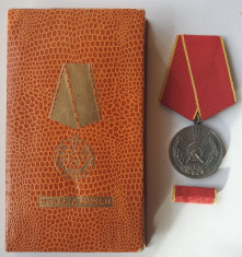 Medalia MUNCII RPR model 1952 -1955 - piesa de colectie decoratie superba foto