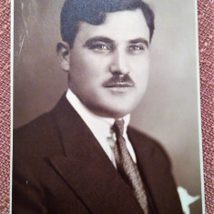 Portret de barbat. Fotografie datata 1931 - Foto Klein, Brasov