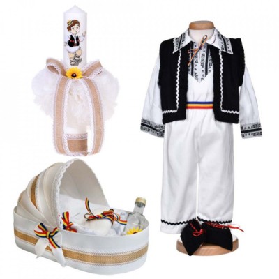 Set botez traditional baiat, trusou botez landou, lumanare si costum national, foto