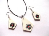 set bijuterii lemn cu motiv traditional 41415