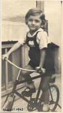 B1329 Copil cu bicicleta 1943 perioada regalista foto