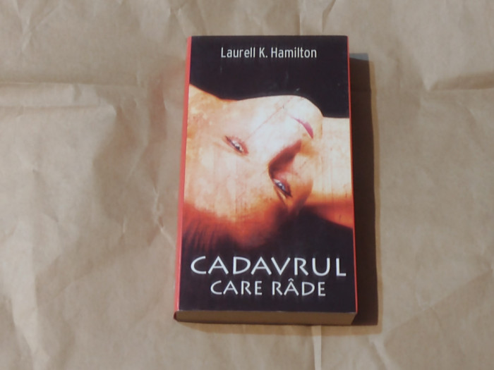 LAURELL K.HAMILTON - CADAVRUL CARE RADE