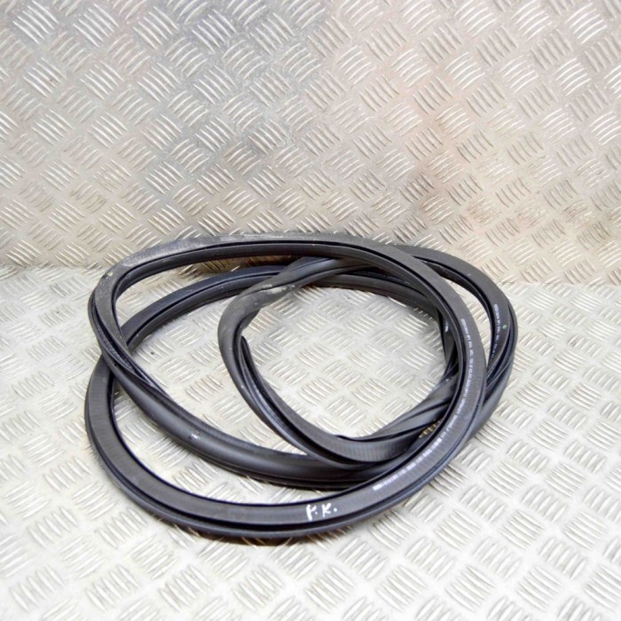 Garnitura ușă st&acirc;nga față AUDI Q2 GA 2022 OEM: 81A831721B