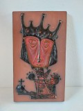Placa ceramica arta Keramo Vr&scaron;ovice, anii &#039;60, cu rege, 18x30x2cm