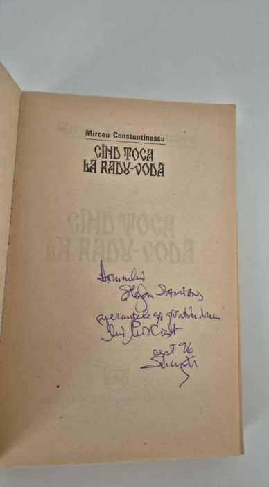 Carte cu autograf Mircea Constantinescu Cand toca la Radu Voda