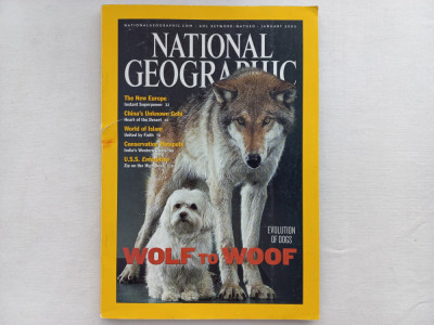 NATIONAL GEOGRAPHIC, JANUARY 2002. DOGS. NEW EUROPE. GOBI. WORLD OF ISLAM. WESTE foto