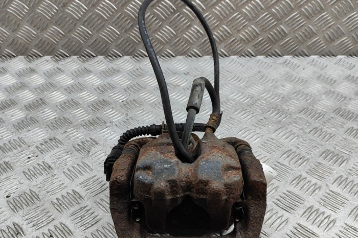 Etrier de fr&acirc;nă dreapta spate BMW 5 Touring F11 2014 OEM: 6793048 28706513