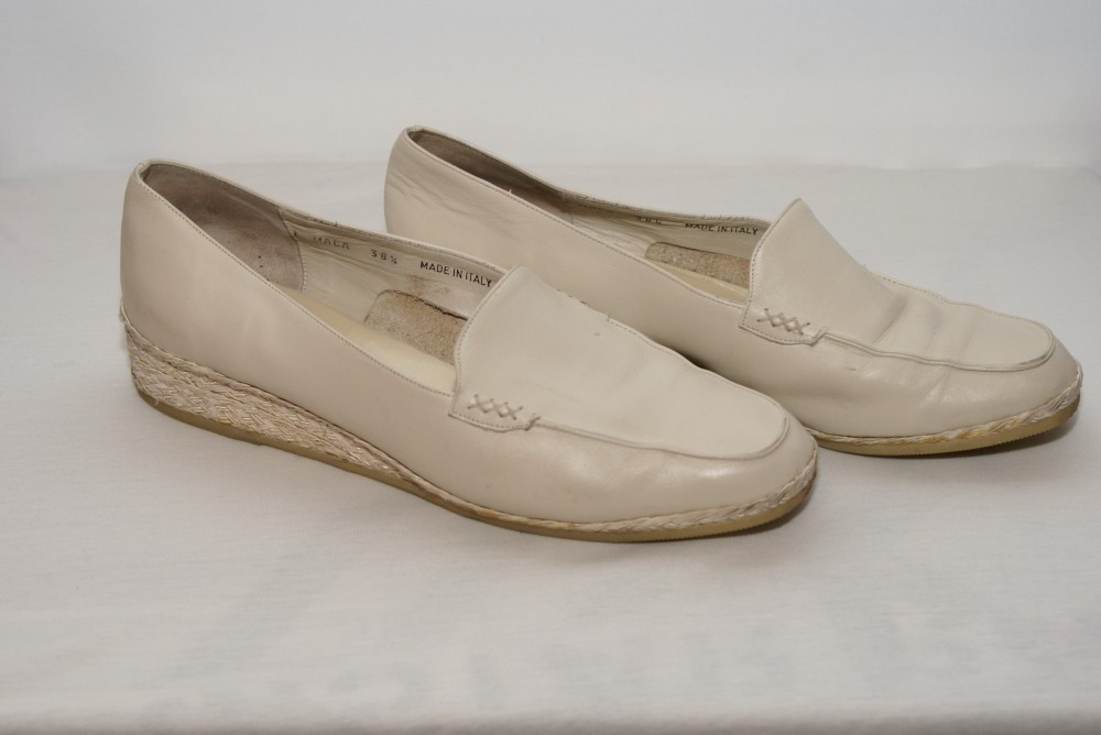 Pantofi BALLY din piele naturala marimea 38 , 5, 38.5, Crem, Cu talpa joasa  | Okazii.ro