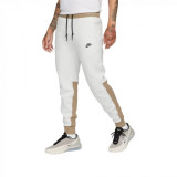 Cumpara ieftin M Pantaloni Nike Tech Fleece JGGR