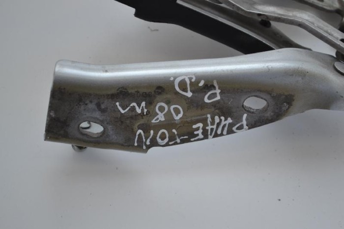 Balama capota dreapta față VW PHAETON 3D_ 2008 OEM: 3D0823302D | 1431195