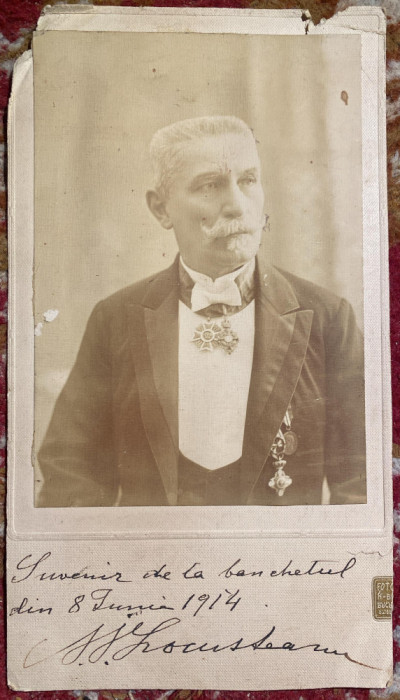 Prof.A.A.LOCUSTEANU FOTOGRAFIE PE CARTON(SUVENIR DE LA BANCHETUL DIN 8 IUN.1914)