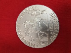 Medalie rara, aluminiu , MUNICIPIUM NAPOCA , a 1850 a aniversare , anul 1974 . Orasul Cluj Napoca , Metropolis Daciae Porolissensis ,