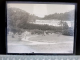 Cumpara ieftin FOTOGRAFIE VECHE PE STICLA / NEGATIV FOTO , ANII 1900 - SCHONBRUNN PARK CAFEE