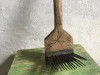 Darac vechi taranesc din lemn si metal realizat manual pentru prelucrat / scarmanat lana sau canepa prima jumatate a sec XX !