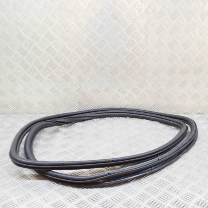 Garnitura ușă st&acirc;nga față AUDI Q7 4L 2013 OEM: 4L0831721A