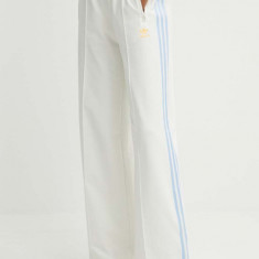 adidas Originals pantaloni de trening culoarea alb, cu imprimeu, IT9838